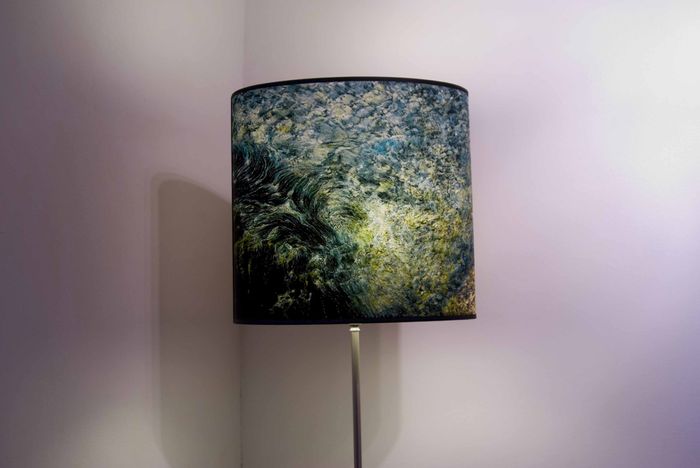 "Acqua" lampada con paralume d'arte con base a stelo o piantana