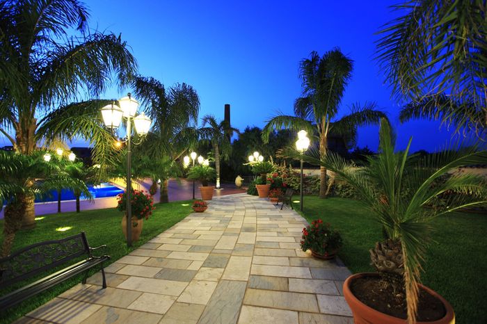 arrivo ai tavoli del ricevimento  