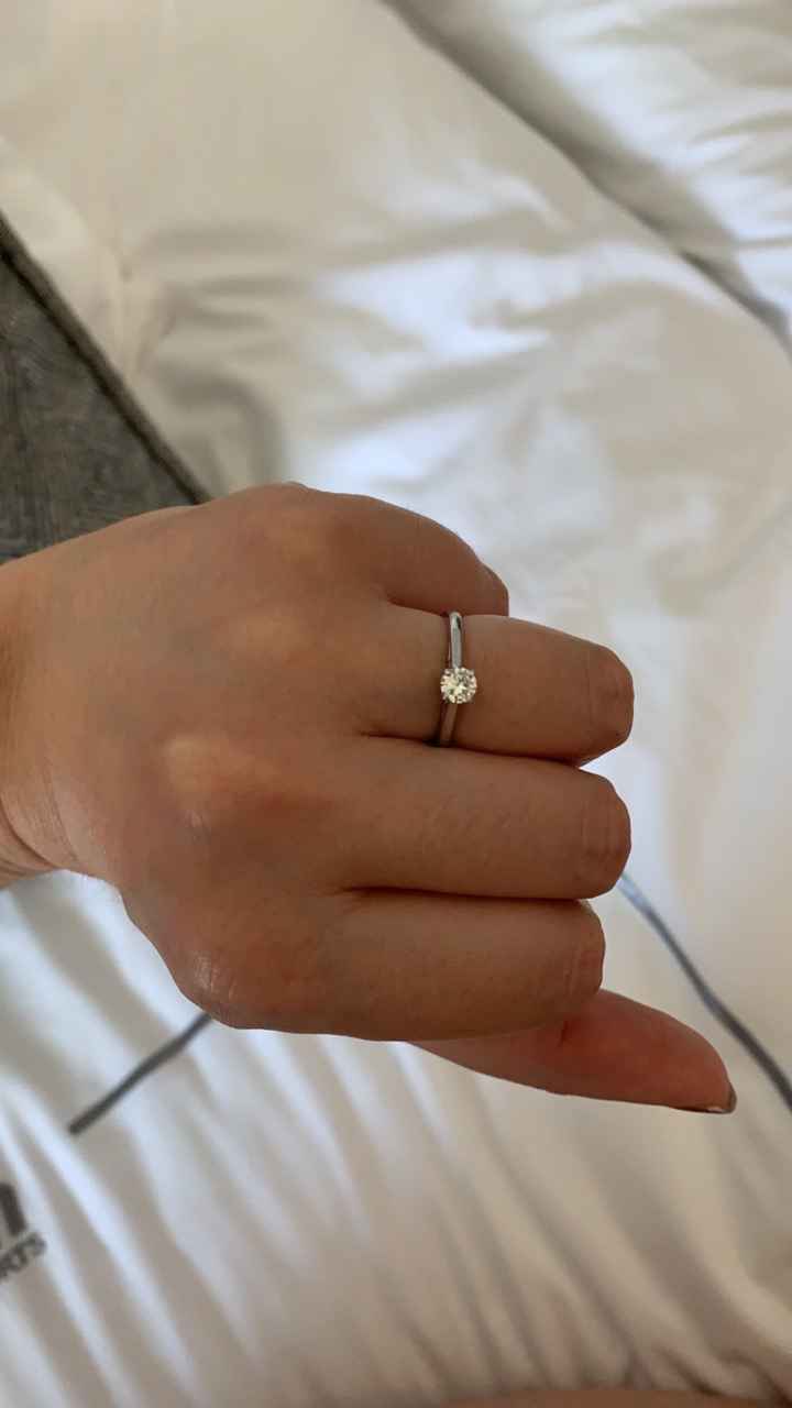 E ora mostraci una foto del tuo anello di fidanzamento! - 1