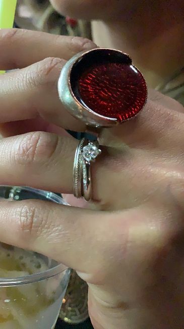 E ora mostraci una foto del tuo anello di fidanzamento! 21