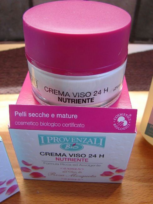 Crema viso per pelle secca.... consigliatemi! - 1