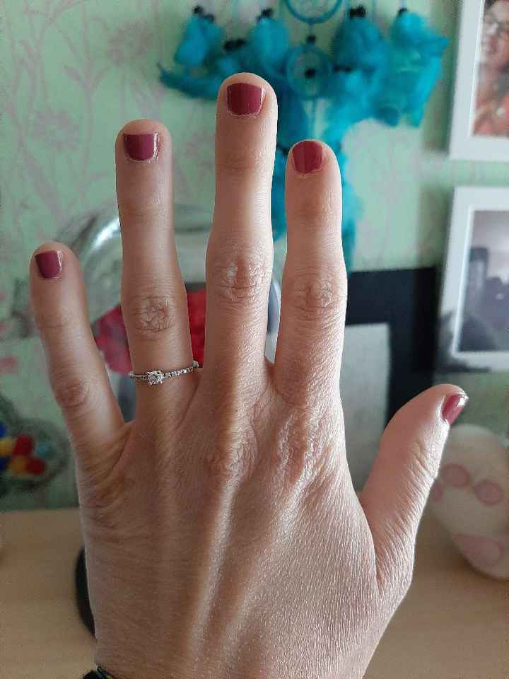 E ora mostraci una foto del tuo anello di fidanzamento! - 1