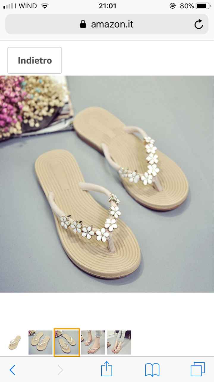 A.a.a. Cercasi infradito - 1