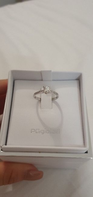 E ora mostraci una foto del tuo anello di fidanzamento! 9