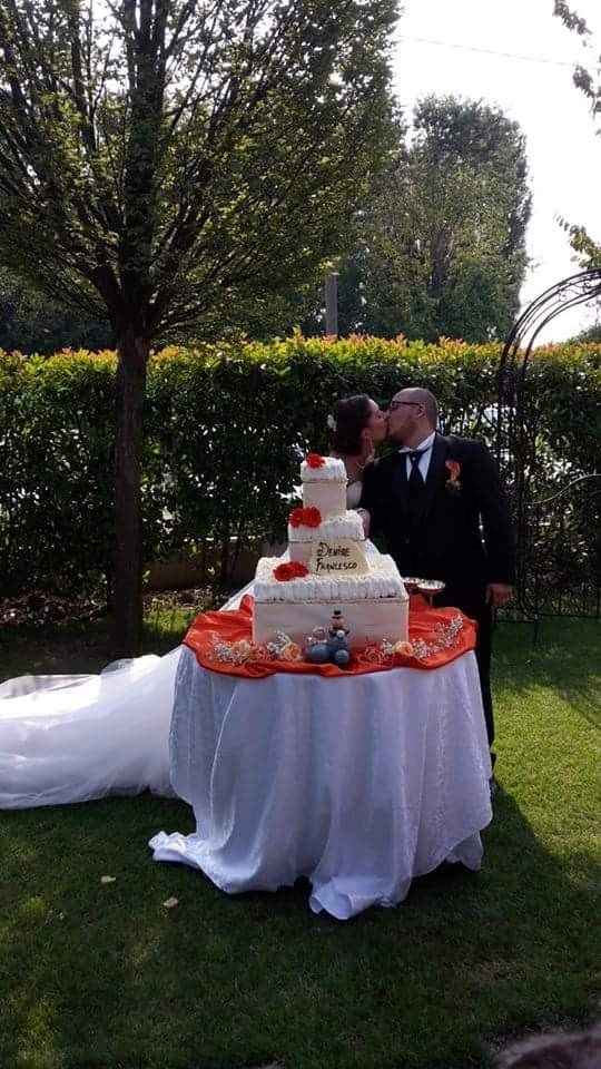 Bacio al taglio della torta