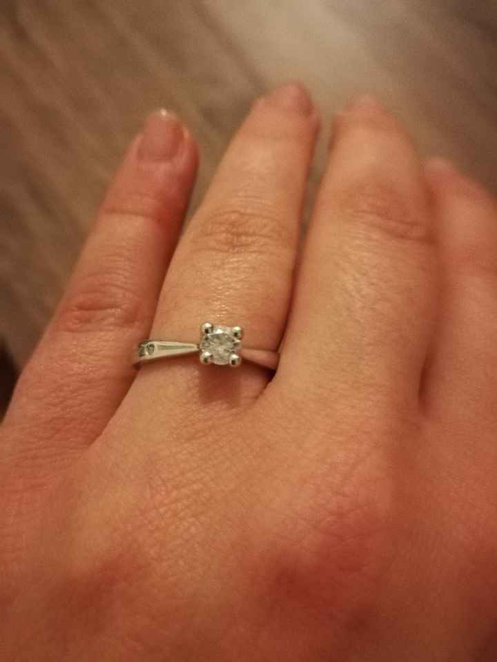 Mi fate vedere i vostri anelli di fidanzamento? - 1