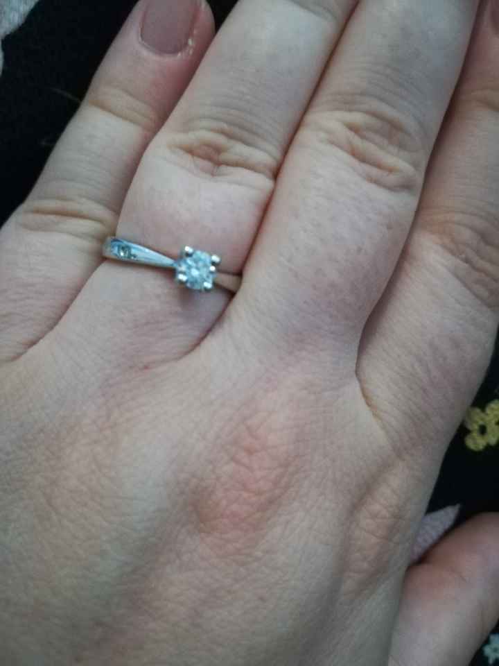 E ora mostraci una foto del tuo anello di fidanzamento! - 1