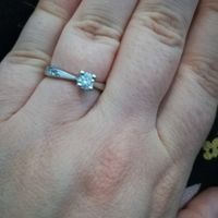 E ora mostraci una foto del tuo anello di fidanzamento! - 1