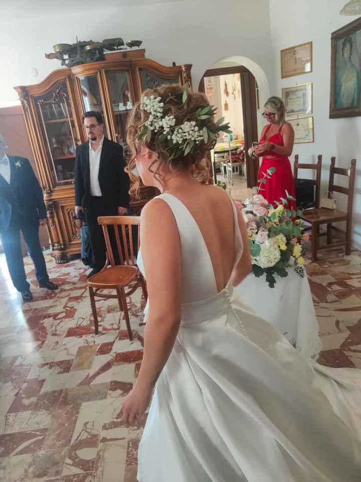 Acconciatura con fiori: velo sì o velo no? - 1