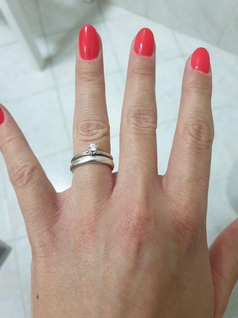 E ora mostraci una foto del tuo anello di fidanzamento! - 1