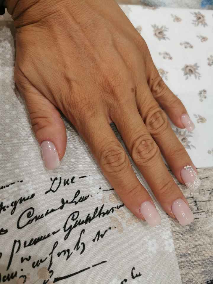 a - 4 anche le unghie sono fatte - 1