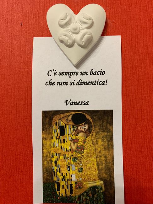 Segna posto tema “bacio nell arte” cosa ne pensate? Ogni centro tavola avrà una tela 20*30 con vari 