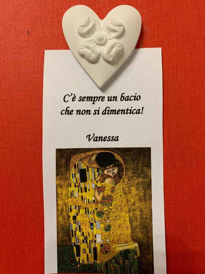 Segna posto tema “bacio nell arte” cosa ne pensate? Ogni centro tavola avrà una tela 20*30 con vari 