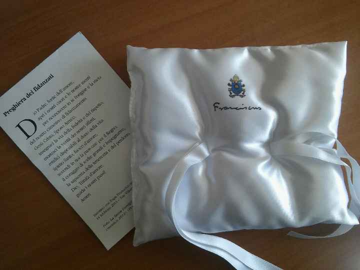 Cuscino fedi di papa francesco - 1