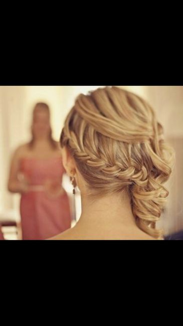 Acconciatura laterale.. - 2