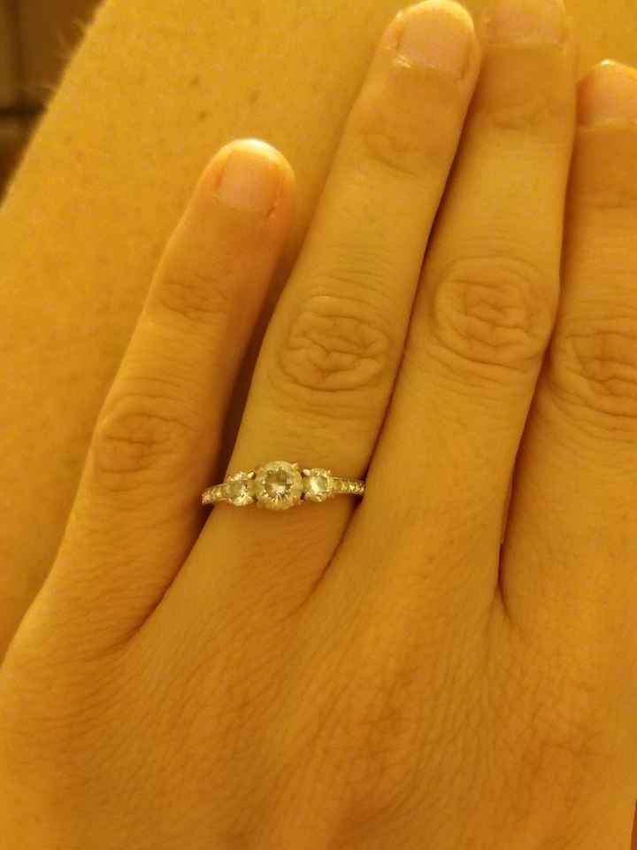 E ora mostraci una foto del tuo anello di fidanzamento! - 1