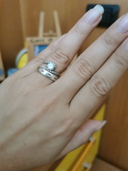 E ora mostraci una foto del tuo anello di fidanzamento! - 1