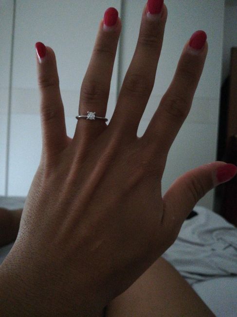E ora mostraci una foto del tuo anello di fidanzamento! - 1