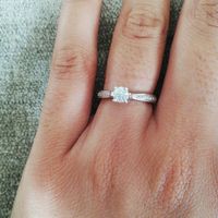 E ora mostraci una foto del tuo anello di fidanzamento! - 1