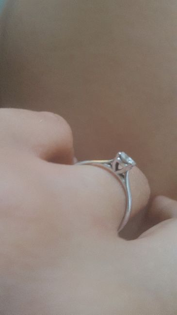 E ora mostraci una foto del tuo anello di fidanzamento! - 1