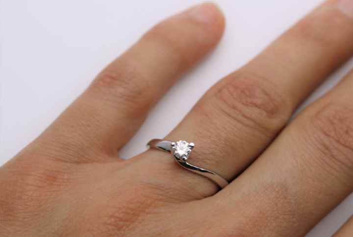 E ora mostraci una foto del tuo anello di fidanzamento! - 1