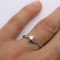 E ora mostraci una foto del tuo anello di fidanzamento! - 1