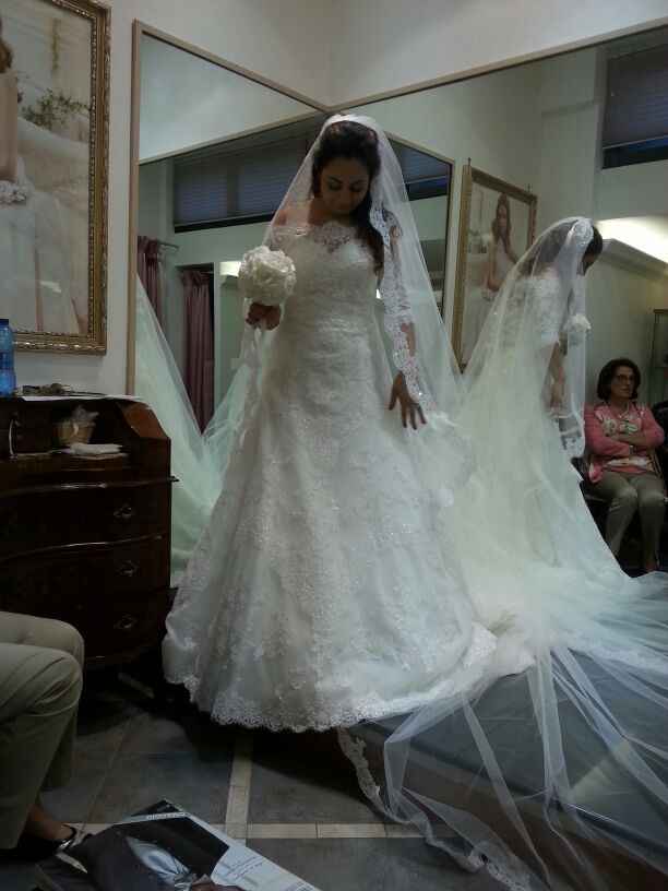 Mi fate vedere i vostri abiti? - 1