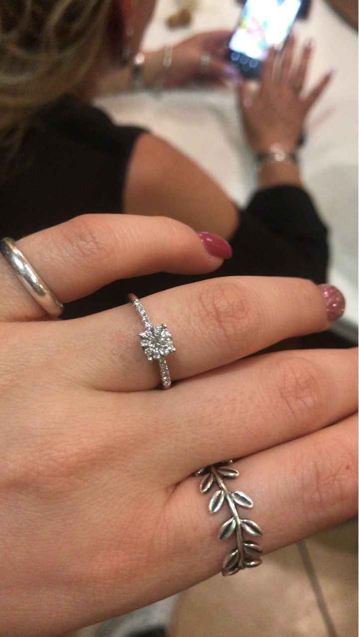 E ora mostraci una foto del tuo anello di fidanzamento! - 1
