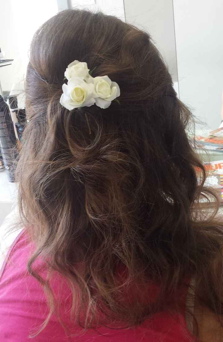 look naturale con capelli laterali - dietro