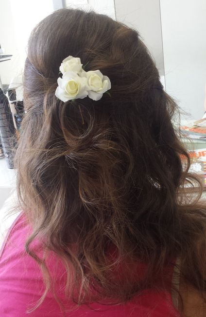 look naturale con capelli laterali - dietro