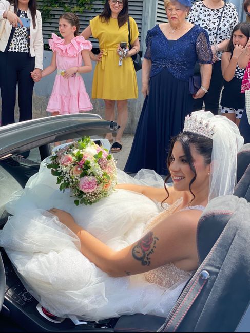 Ragazze siate clementi, mi sono follemente innamorata di questa corona, premetto che il mio abito è molto principesco ma delicato. La metto? 2