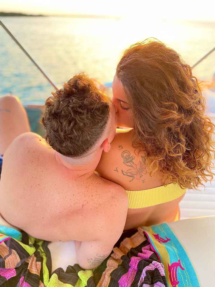 Postate una foto di voi due 👇 - 1