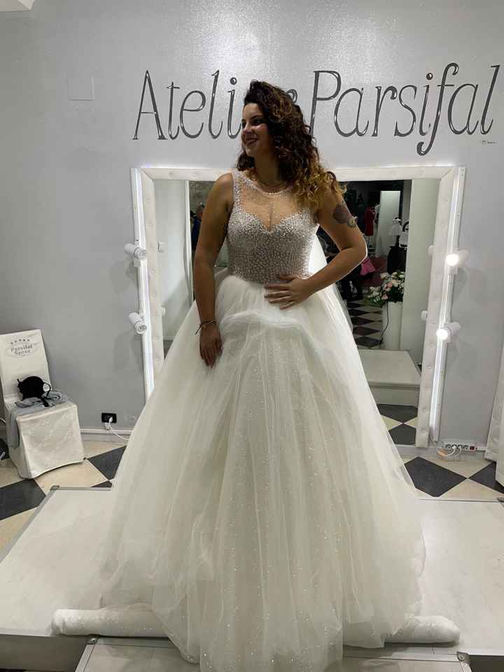 Ragazze siate clementi, mi sono follemente innamorata di questa corona, premetto che il mio abito è 