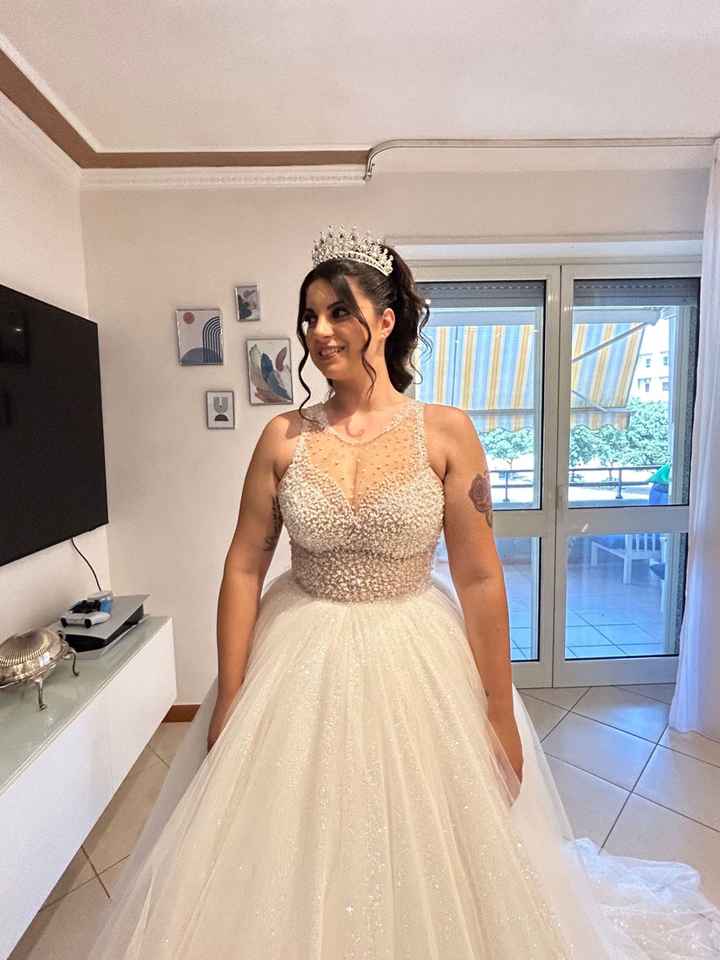 Ragazze siate clementi, mi sono follemente innamorata di questa corona, premetto che il mio abito è 