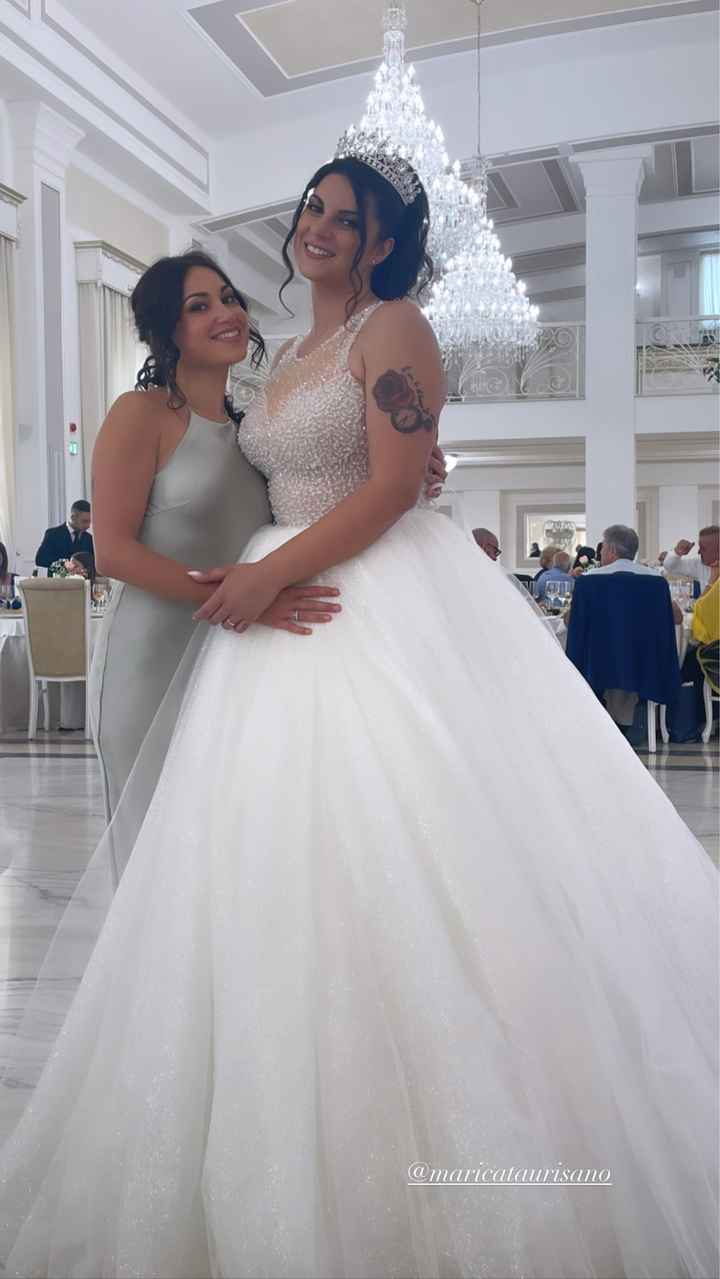 Ragazze siate clementi, mi sono follemente innamorata di questa corona, premetto che il mio abito è 