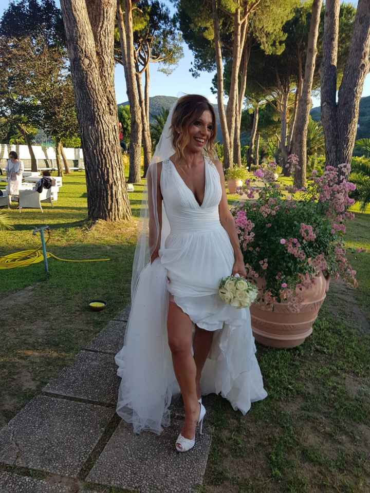 Da 1 a 10 quanto vi piace questo look di nozze? 👰 - 1