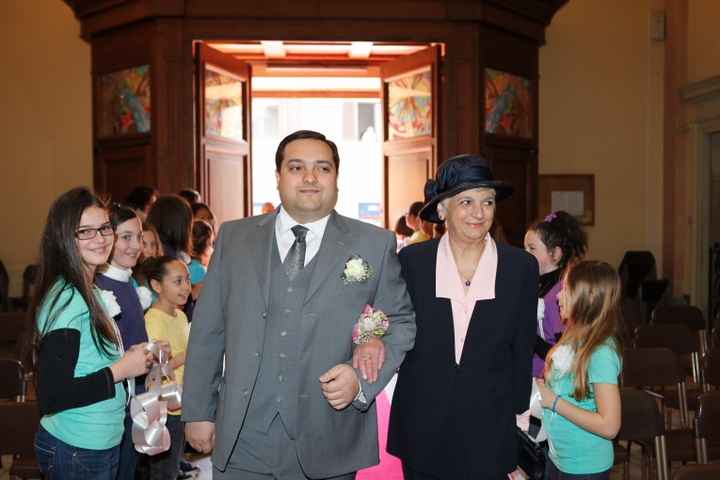 e lo sposo entrò in chiesa