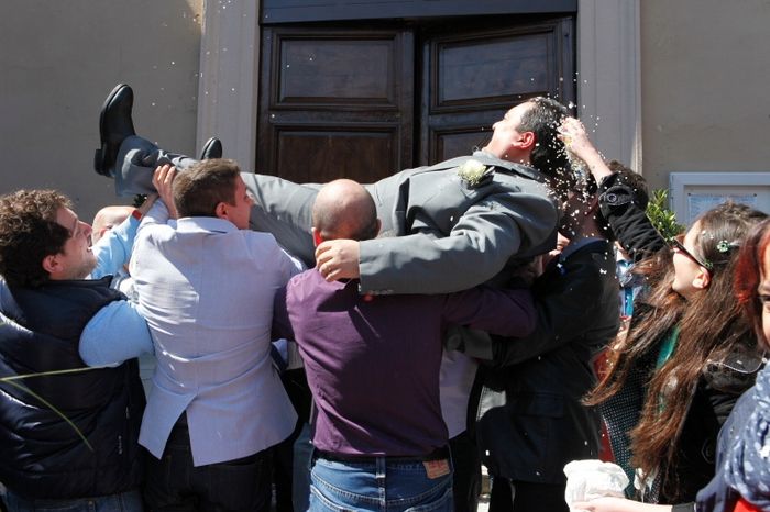 e il lancio dello sposo