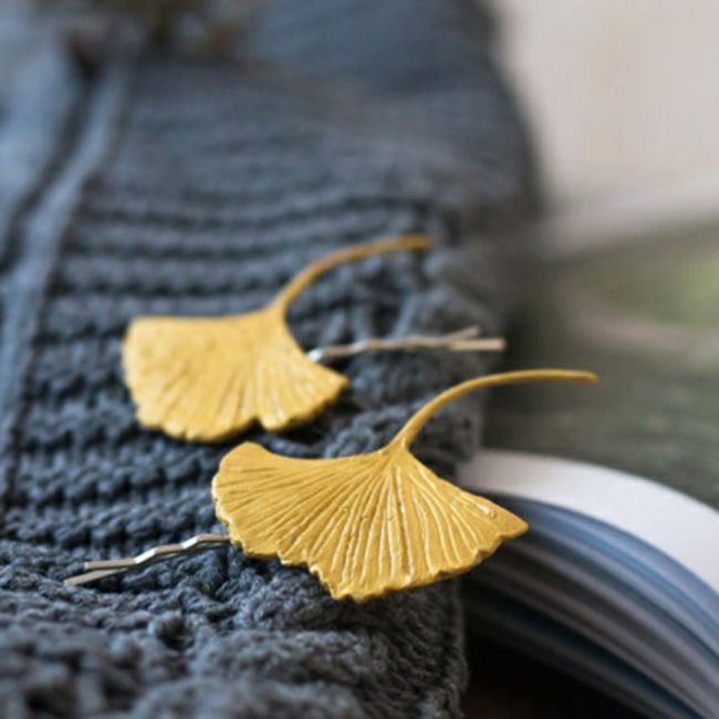 Acconciatura: forcine, fiori o nulla? 1