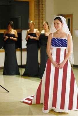abito-da-sposa-patriottico-con-bandiera-americana