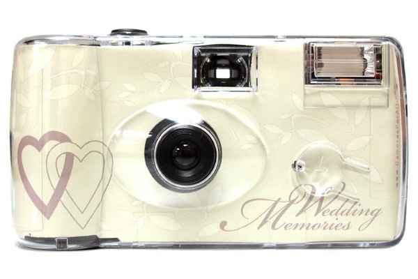 Macchinette fotografiche usa e getta a ogni tavolo - 1