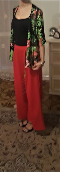 3) Body Nero, con pantalone Rosso 