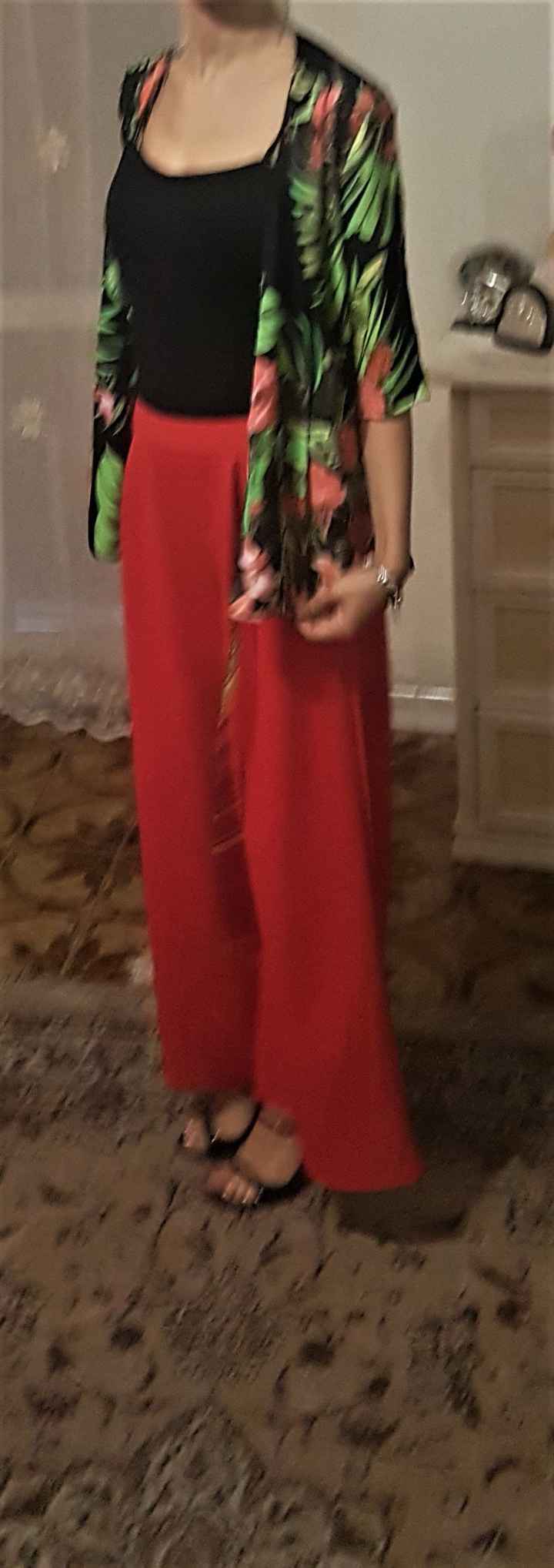 3) Body Nero, con pantalone Rosso 