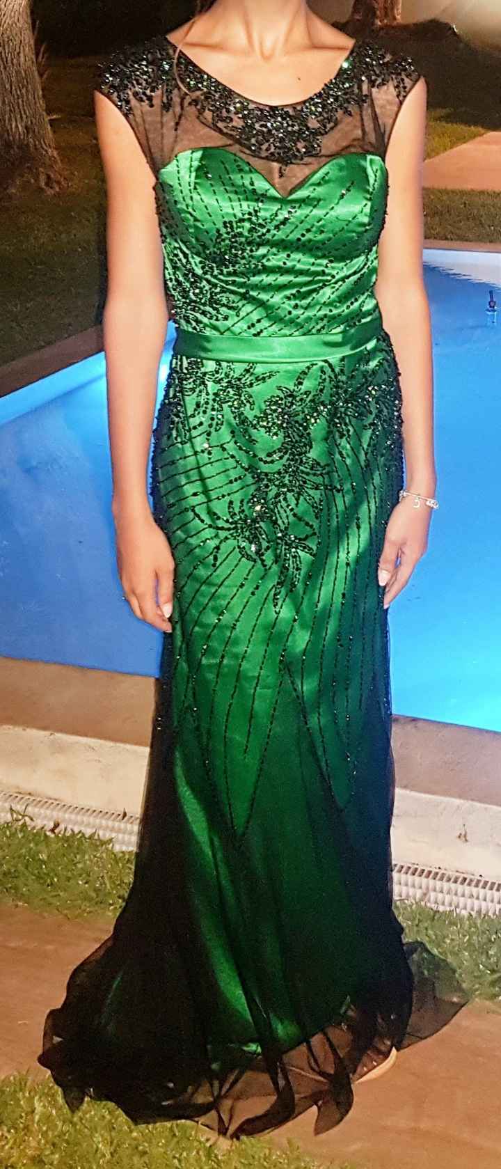 Fronte: Vestito di pizzo nero con richiamo di verde 