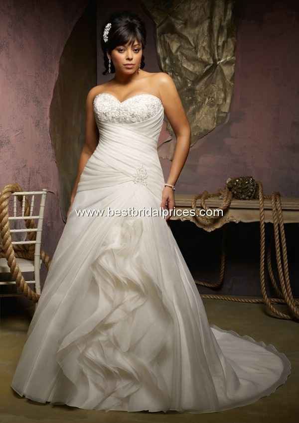 Un armadio pieno pieno di abiti da sposa?? - 2