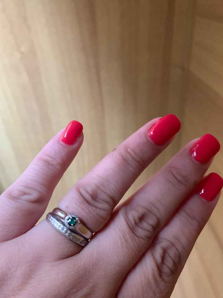 E ora mostraci una foto del tuo anello di fidanzamento! - 1