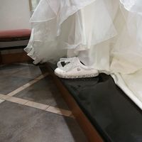 Sneakers sotto l'abito - 1