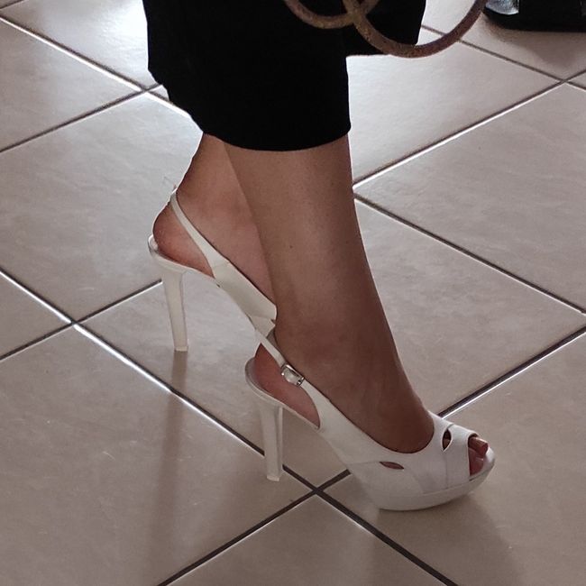 Scarpe da sposa estive, quale modello preferire? Voi avete già acquistato le scarpe per il grande giorno? 4