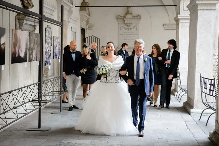 Col babbo all'altare