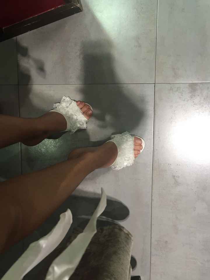 Intimo da indossare durante la preparazione trucco e acconciatura.. - 3